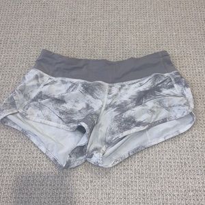 LULULEMON SPEED UP SHORTS (rare)